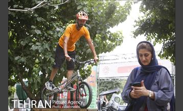 گذر فرهنگی هنری پنجشنبه های بلوار کشاورز 21