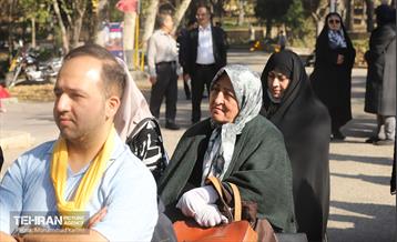 مراسم تقدیر و تکریم از پرستاران شاغل و همسران جانباز منطقه ۱۶ 18