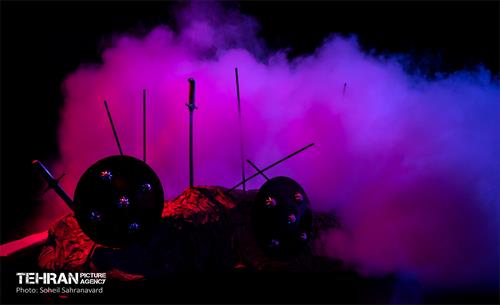 نمایش «سیب، فانوس، کشتی» 9