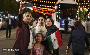 آیین بدرقه زائر اولی‌ها به‌ سوی عتبات عالیات در میدان انقلاب 44