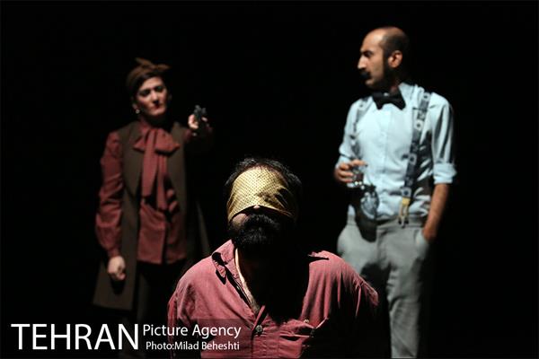 نمایش فیل در تاریکی 19