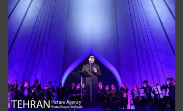 کنسرت آنلاین علیرضا قربانی در میدان آزادی 22