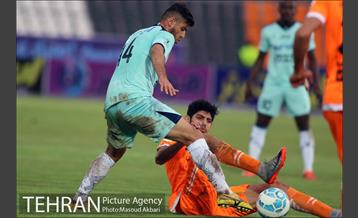 دیدار تیم های فوتبال پیکان تهران و سایپاتهران