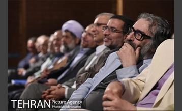 دیدار شهردار تهران با هنرمندان و رونمایی از قرآن خطی 15