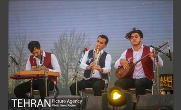 اجرای گروه موسیقی کوکری در برج میلاد تهران 3