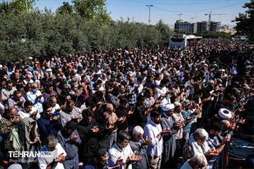 در حاشیه نماز جمعه تهران به امامت رهبر انقلاب 24
