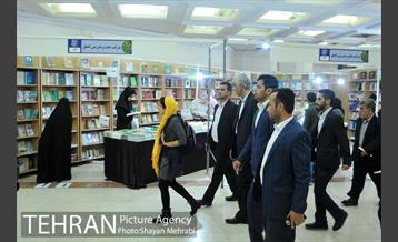 بازدید محمد علی افشانی ار نمایشگاه کتاب 6