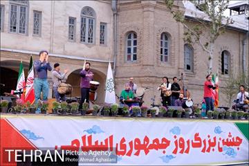 کنسرت گروه رستاک در میدان مشق 24