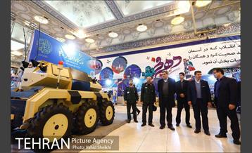 بازدید شهردار از نمایشگاه بزرگ دستاوردهای دفاعی جمهوری اسلامی و نمایشگاه سازندگی ،محرومیت زدایی و خدمات رسانی 22