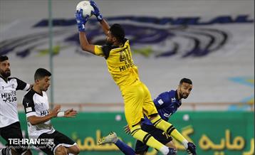 دیدار تیم های فوتبال استقلال تهران و هوادار تهران 17