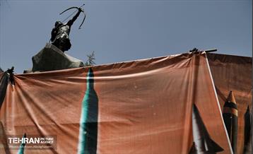 رونمایی از مجسمه آرش کمانگیر در میدان ونک 21