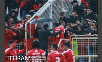 دیدار تیم‌های فوتبال تراکتور سازی تبریز - استقلال تهران 13