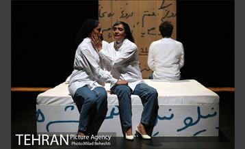 نمایش امشب اینجا 9