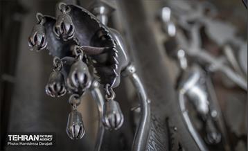 در دوره صفوی ، شاخ و برگ زیادی به علم افزوده شده؛ مثل حیوان‌ها، فانوس و چراغ‏ها، گلدان‏ها