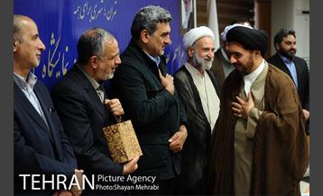 تجلیل شهردار تهران از دست اندرکاران غرفه شهرداری تهران در نمایشگاه قرآن  46