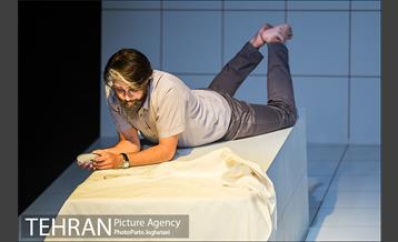 نمایش فقط چهل روزه بودم 5