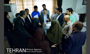 آموزش نحوه عملکرد دستگاه رای گیری الکترونیکی برای اعضای ستاد انتخابات شورایاری ها 4