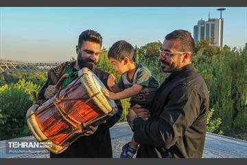 کاروان سنج و دمام زنی با حضور خادمین حرم مطهر رضوی