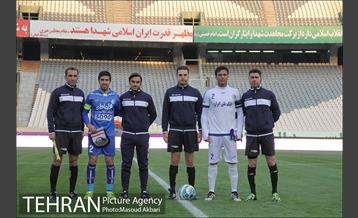 دیدار تیم‌ های فوتبال استقلال تهران و استقلال خوزستان