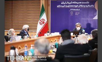 نشست صمیمانه شهردار تهران با اساتید و مفاخر حوزه معماری و شهرسازی 47