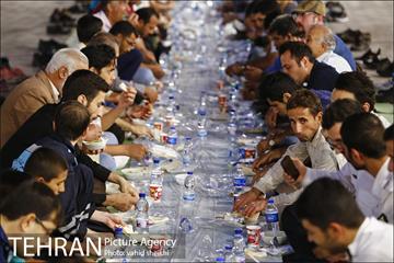 افطاری ساده در ایوان انتظار میدان ولیعصر(عج) 21