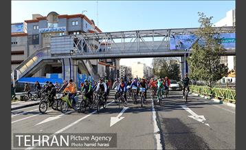 دوچرخه سواری در منطقه 6 به مناسبت هوای پاک 12