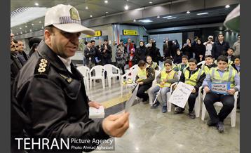 اجرای برنامه تاتر ترافیکی برای کودکان و دانش آموزان در مترو  راه آهن 22