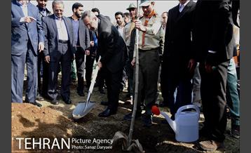 آیین درختکاری با حضور دکتر بطحایی وزیر محترم آموزش و پرورش 4