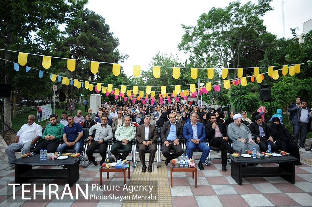 جشن بزرگ جوانان و افتتاح اولین رادیو محلی 8