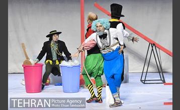 نمایش «مخ پریشون های شلم‎» 8