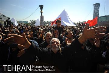 مراسم عاشورای حسینی در میدان امام حسین(ع) 8