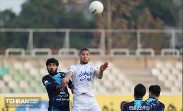 دیدار تیم‌های فوتبال پیکان و استقلال 21