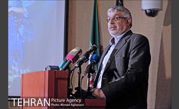 اهدای مدال های دانشجویان نخبه به مقام معظم رهبری 8