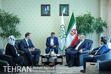 دیدار میهمانان خارجی حاضر در اجلاس جهانی شوراها و شهرداران با رییس مرکز ارتباطات و امور بین الملل شهرداری تهران 1