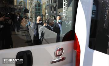 بـازدید شهردار تهران از اتوبوس‌های برقی و ون‌های ویژه جانبازان و معلولان 17