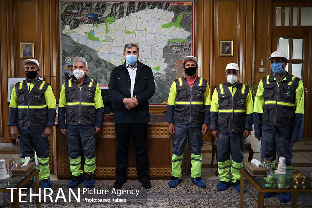 تقدیر شهردار تهران از پاکبانان نمونه شهر 14