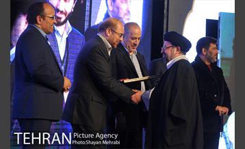 مراسم تکریم شهدای دانشجو تحت عنوان " از هویزه تا حرم" با حضور دکتر قالیباف 33