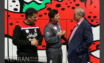 رونمایی از اتوبوس تیم ملی با طرح یوزپلنگ