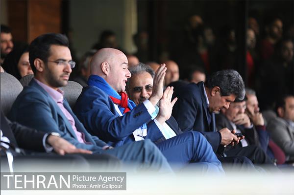 حضور دکتر نجفی در ورزشگاه آزادی برای تماشای شهرآورد پایتخت 4