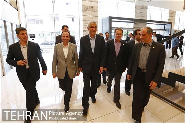 بازدید شهردار تهران از مجتمع خدمات فناوری شریف 1