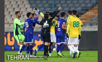 دیدار تیم‌های فوتبال استقلال و صنعت نفت آبادان  40