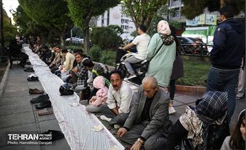 پویش ماه مهربانی و برپایی سفره کریمانه در منطقه 6