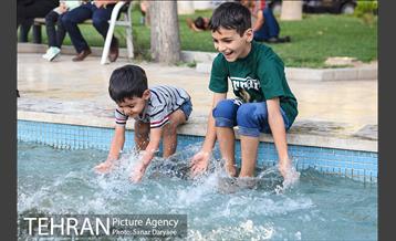 بعدازظهر تابستانی در میدان نبوت (هفت حوض) 16