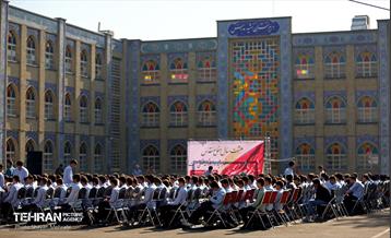 آیین آغاز سال تحصیلی جدید در دبیرستان ماندگار شهید مدرس 22