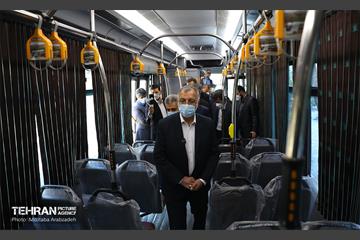 بـازدید شهردار تهران از اتوبوس‌های برقی و ون‌های ویژه جانبازان و معلولان 22