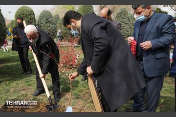 مراسم‌ کاشت نهال در بوستان بهاران منطقه ۱۷