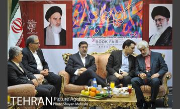 بازدید حسینی مکارم سرپرست شهرداری تهران ار نمایشگاه کتاب 8