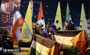 شادی مردم تهران پس از حمله موشکی ایران 35