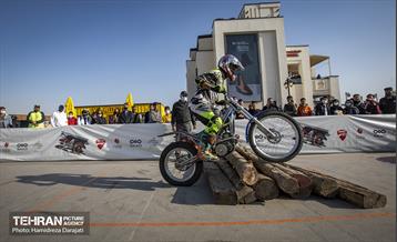 رانـد نهایی مسابقات قهرمانی موتور تریال  27