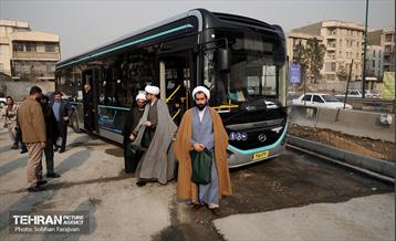 بازدید نخبگان منطقه ۵ از پروژه‌های عمرانی 46